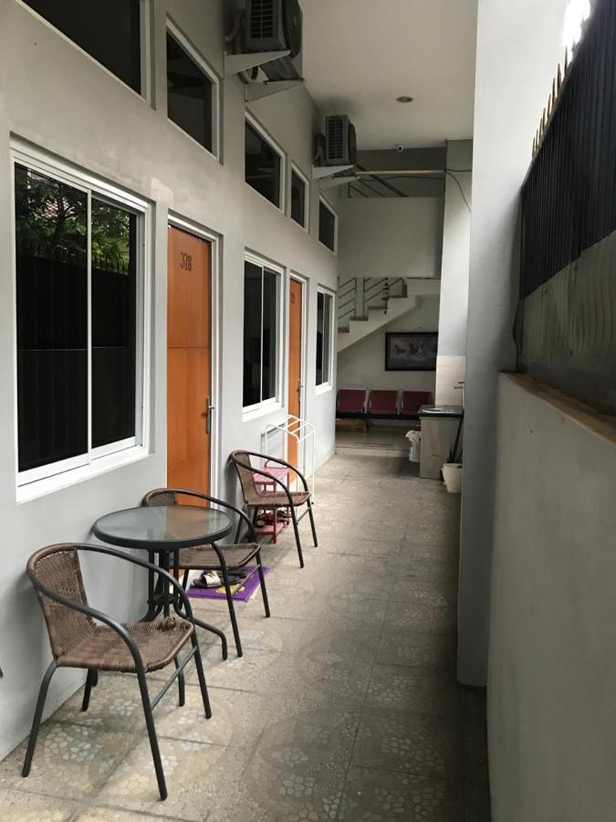 37 Guesthouse Джакарта Екстериор снимка