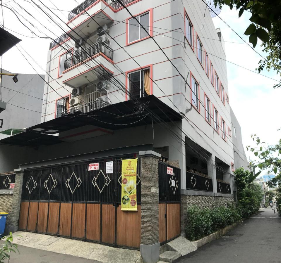 37 Guesthouse Джакарта Екстериор снимка