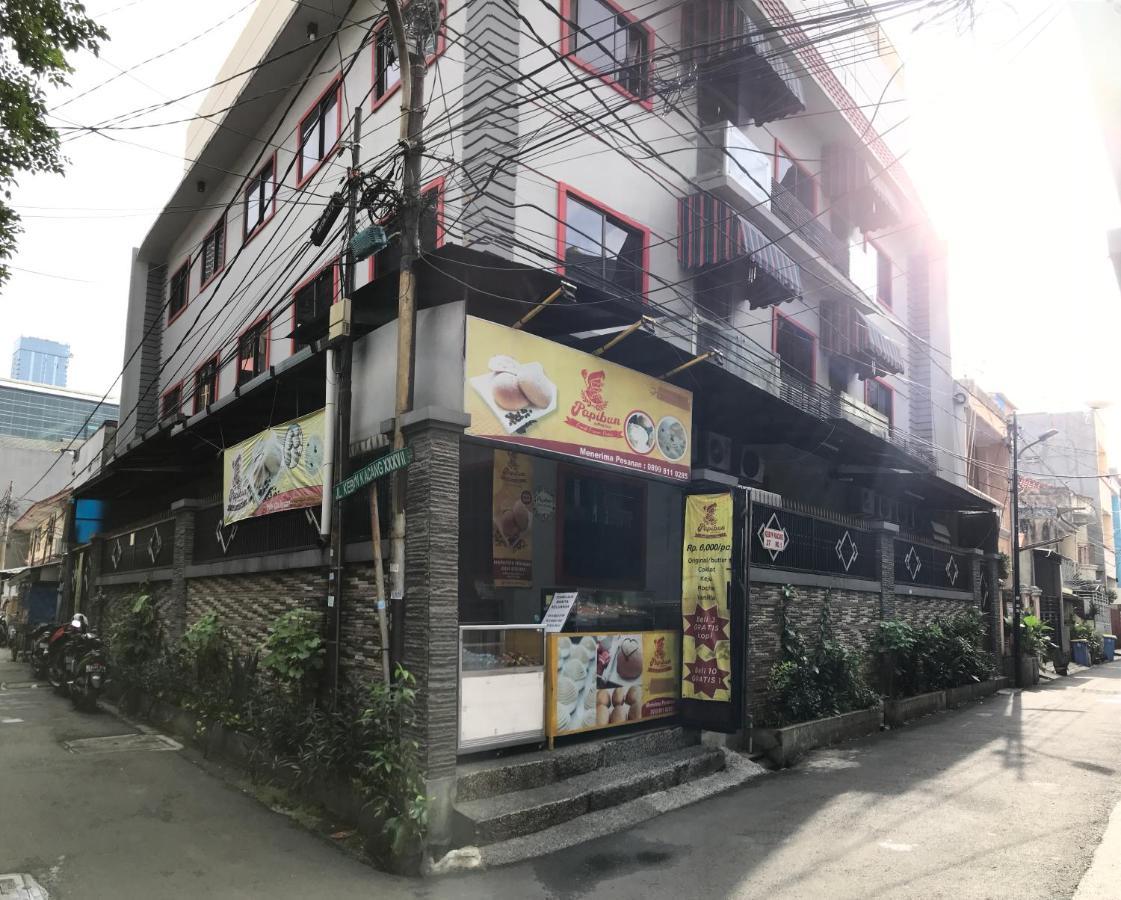 37 Guesthouse Джакарта Екстериор снимка