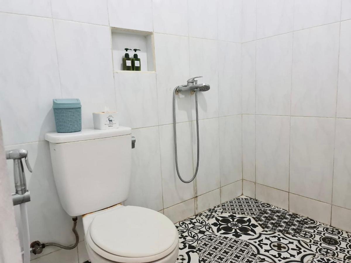 37 Guesthouse Джакарта Екстериор снимка
