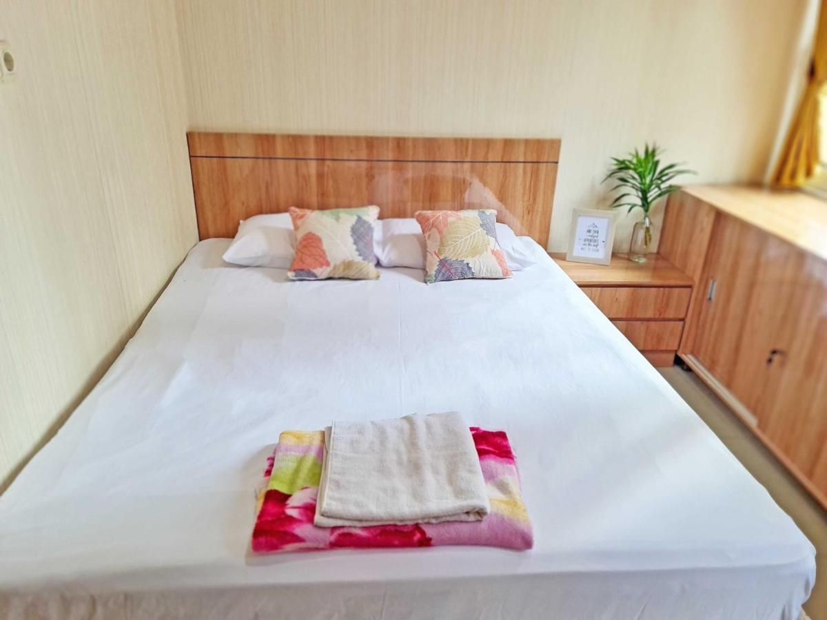 37 Guesthouse Джакарта Екстериор снимка